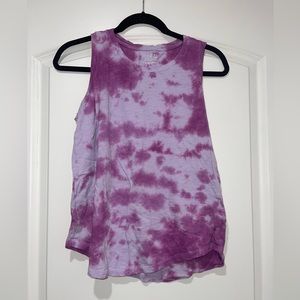 Adorable tie dye sleeveless top! Perfect for the spring/summer weather.